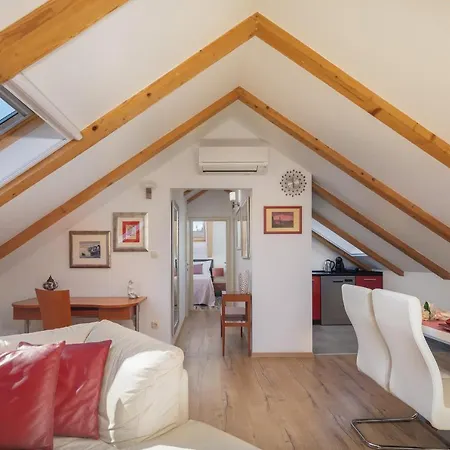 Romantic Attic Apartament *