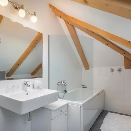 Apartment Romantic Attic *