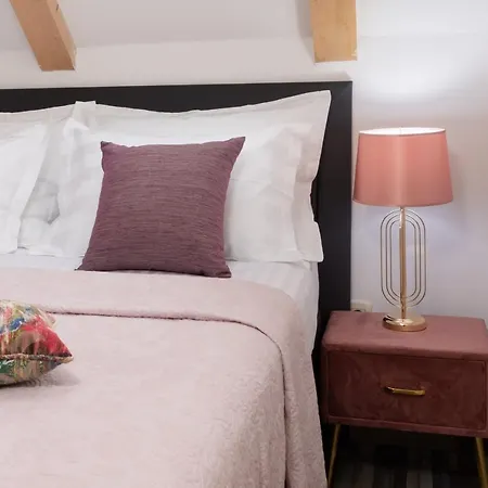 Romantic Attic * Split