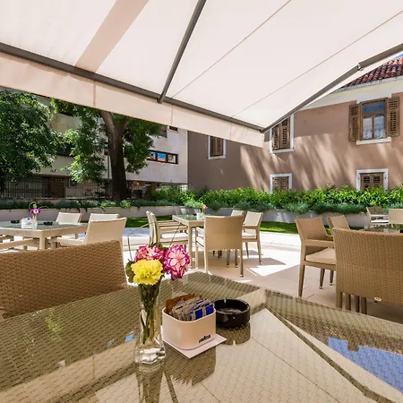 Romantic Attic * ספליט