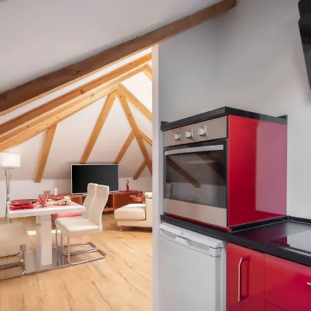 דירה Romantic Attic