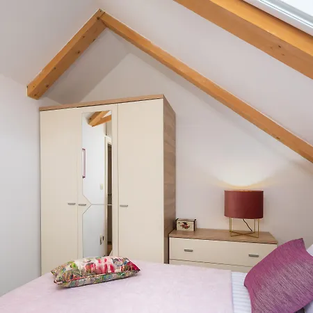 Romantic Attic Apartmán