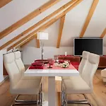 Apartman Romantic Attic *