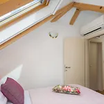 Apartman Romantic Attic *