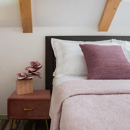 Romantic Attic * Спліт