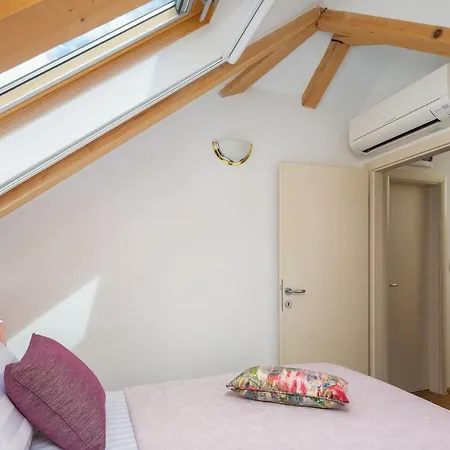 Daire Romantic Attic *