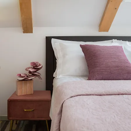 Romantic Attic Апартаменти Спліт