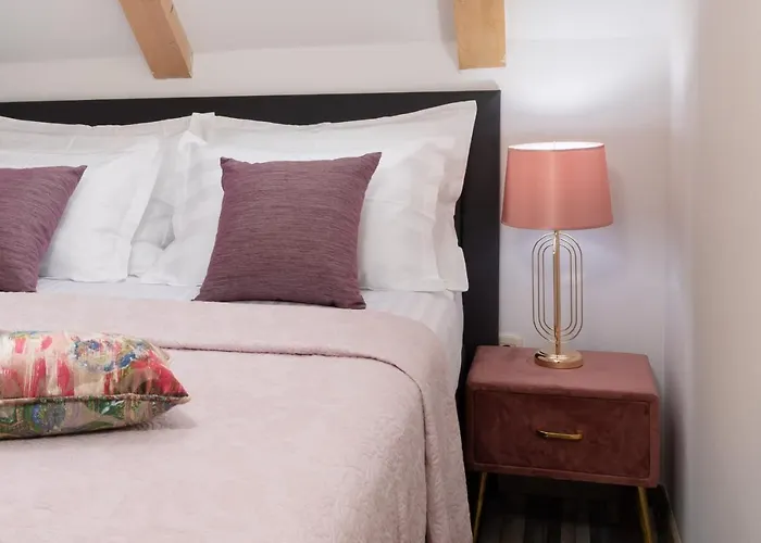 Romantic Attic * Split