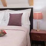 Apartment Romantic Attic Split